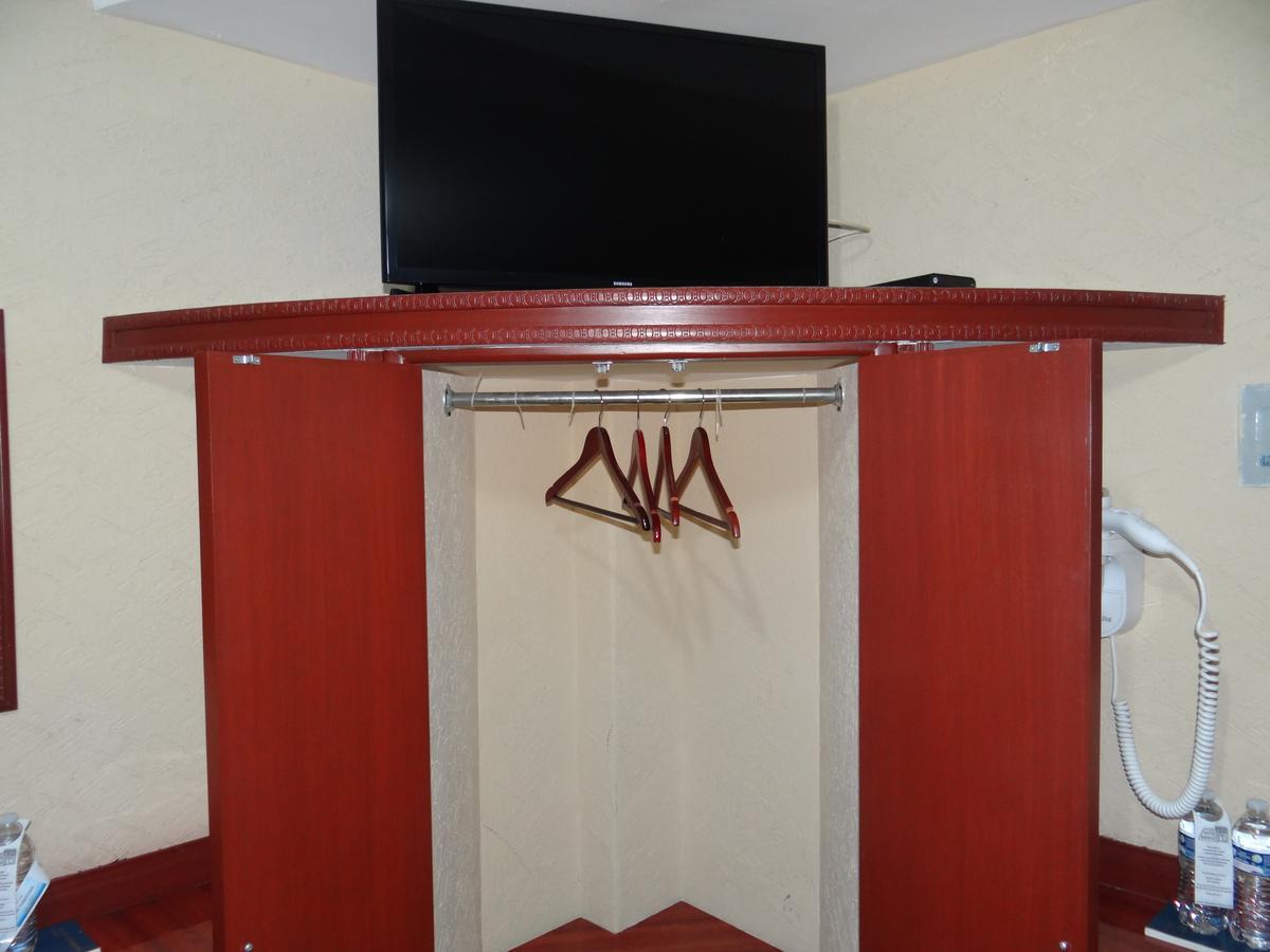 Hotel Bravo Tepic Exterior photo